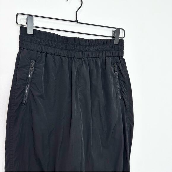 Aritzia Tna Lightweight Black Joggers Athletic Athleisure size Small - Picture 3 of 9